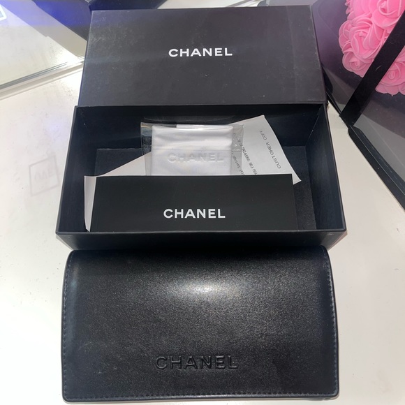 CHANEL POLARIZED BUTTERFLY SUNGLASSES - Picture 2 of 8